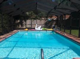 A Touch of Madagascar in Fort Walton Beach with HEATING POOL, hotel near Shalimar Pointe Golf and Country Club, Fort Walton Beach