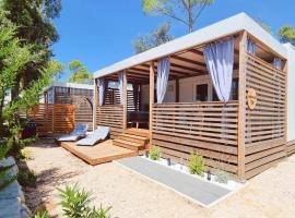 Bungalow Home Sweet Home - Logement complet, Hotel in Biograd na Moru