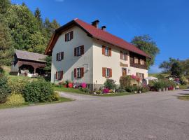 Schlaferhof - Urlaub am Bauernhof, cheap hotel in Fresach