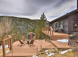 Idaho Springs Retreat with Deck, Mountain Views, отель в городе Айдахо-Спрингс