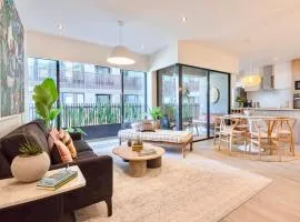 ✶ Maras Residence ✶ LUXURY Rooftop Pool & Grill