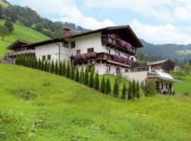 Beautiful apartment in Brixen in the Thale, hotel perto de Kalbersalvebahn, Brixen im Thale