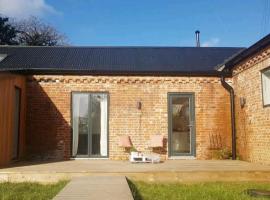 Super cute and cosy one bedroom barn nr Southwold、サウスウォルドのホテル