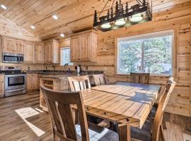 Duck Creek Village Cabin with Fire Pit and Grill!, cottage in Duck Creek Village