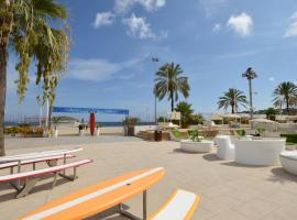 Seafront Apartment in Magaluf, lejlighed i Magaluf