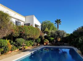 Luxury Villa with Sea and Mountainview, hotelli kohteessa Foyes Blanques