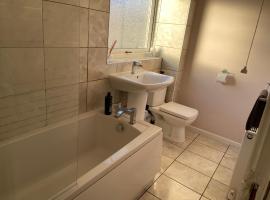 Large spacious 3 bedroom house Westerhope, hotel a prop de Aeroport internacional de Newcastle - NCL, 