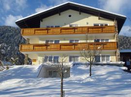 Cozy apartment in Terfens with whirlpool and bbq, hotel Terfensben