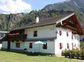 Vintage holiday home near the ski bus stop