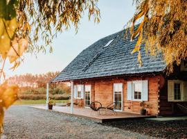 Chatka Pradziadka i Jurty na Wodzie, glamping site in Pokrówka