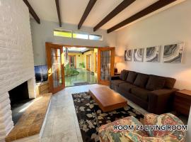 Atrium Palm Springs - G A Y mens Resort, serviced apartment in Palm Springs