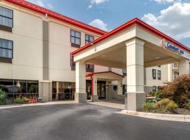 Comfort Inn Asheville Biltmore West, viešbutis mieste Ašvilis, netoliese – The Bender Gallery