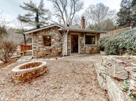 Squirrels Nest, cabaña o casa de campo en Asheville