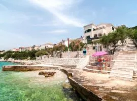 Gorgeous Apartment In Okrug Donji