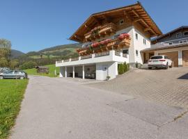 Upscale Apartment in Salzburg with terrace and country views, hotel v mestu Hollersbach im Pinzgau