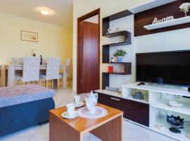 Amazing Apartment In Porec With Kitchen ที่พักให้เช่าในโปเรช