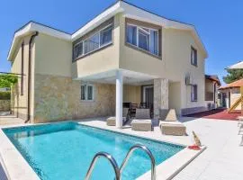 Nice Home In Kastel With 4 Bedrooms, Wifi And Outdoor Swimming Pool