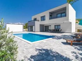 Stunning Home In Smrika With 3 Bedrooms, Wifi And Outdoor Swimming Pool