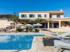 Villa Etruria close to Playa d'en Bossa, perhehotelli kohteessa San Jose de sa Talaia