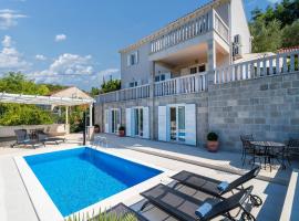 Stunning Home In Sipanska Luka With 6 Bedrooms, Wifi And Outdoor Swimming Pool, hotelli kohteessa Šipanska Luka