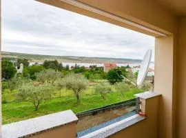 2 Bedroom Lovely Apartment In Rovanjska