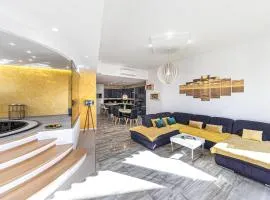 2 Bedroom Lovely Home In Okrug Gornji