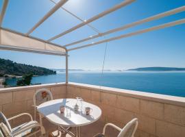 Gorgeous Apartment In Okrug Donji