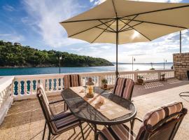 4 Bedroom Pet Friendly Apartment In Novigrad, hotel a 3 stelle a Novigrad (Cittanova)