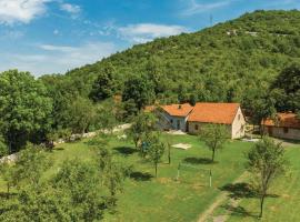 Gorgeous Home In Gracac With Kitchen, villa a Gračac