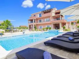 Lovely Apartment In Grebastica