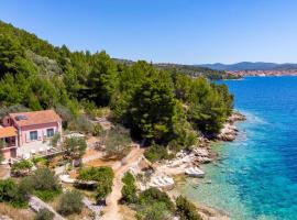 Holiday Home Sokolic Bb Cr, Hotel in Otočić Ošjak