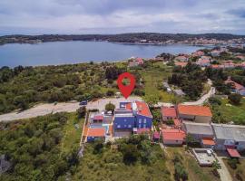 Pet Friendly Apartment In Veli Rat With Outdoor Swimming Pool, apartmen di Verunić