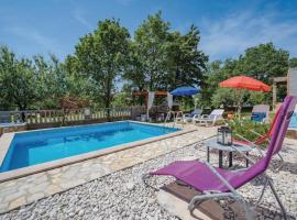 Beautiful Home In Nedescina With 3 Bedrooms, Wifi And Outdoor Swimming Pool, hotel in Nedeščina