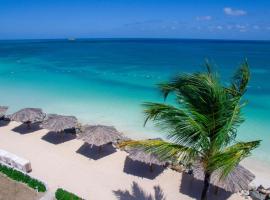 Dickenson Bay Oasis at Antigua Village: Saint Johnʼs şehrinde bir otel