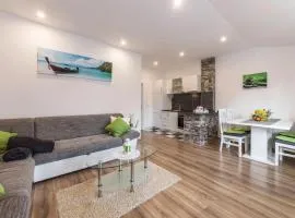 Lovely Apartment In Pavicini With Wifi