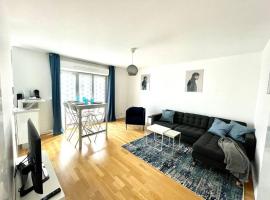 Superbe 3 PIECES face gare TGV / RER de Massy, self-catering accommodation in Massy