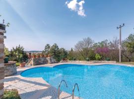 Two-Bedroom Apartment In Veli Jezenj, Hotel in Veli Ježenj