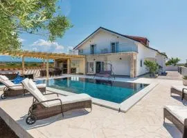 Awesome Home In Vrsi With 5 Bedrooms, Wifi And Outdoor Swimming Pool