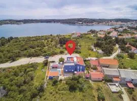 2 Bedroom Cozy Apartment In Veli Rat