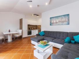 Awesome Apartment In Pavicini With 1 Bedrooms And Wifi, hotel in Pavicini