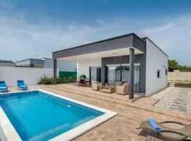 Amazing Home In Peroj With Wifi