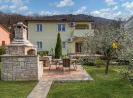 Amazing Apartment In Porozina With Wifi, ξενοδοχείο σε Porozina