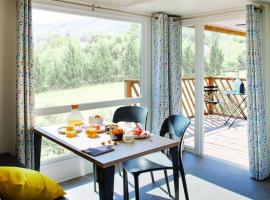 Mobile home in Sachsenburg Carinthia with pool, glamping v destinácii Sachsenburg