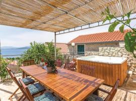 Beautiful Home In Podgora With 4 Bedrooms, Jacuzzi And Wifi, koča v Igranah
