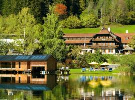 Seehotel Enzian, hôtel à Weissensee