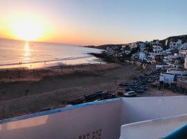 Single fin beach house, B&B in Taghazout