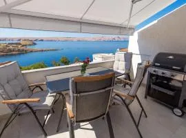 Gorgeous Apartment In Stinica With House Sea View