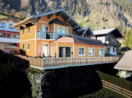 Luxurious Mansion in Goldegg near Skiing Area, hotel s parkiralištem u gradu 'Goldegg'
