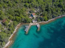 2 Bedroom Beach Front Home In Sali