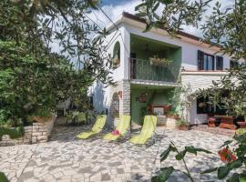 3 Bedroom Lovely Home In Manjadvorci，Manjadvorci的飯店